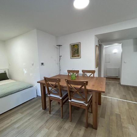 Apartamento Stromoradni 17 Břeclav Exterior foto